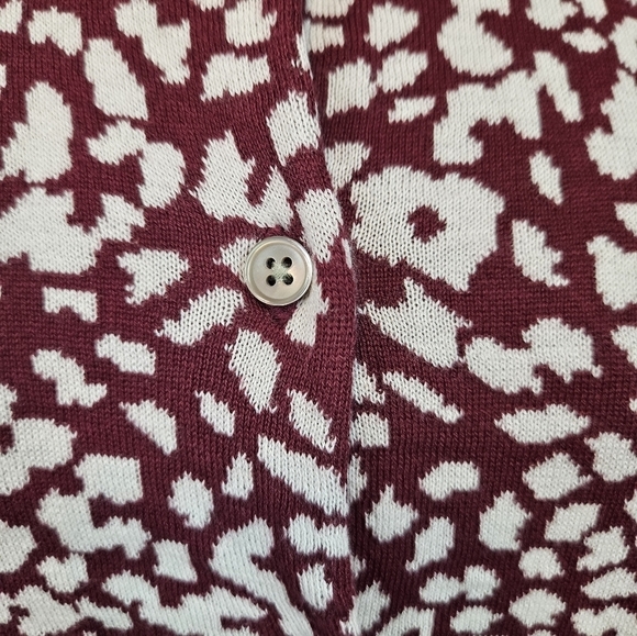 Lands' End Maroon White Leopard Print Supima Cotton Cardigan Sweater Size Large - Picture 3 of 7
